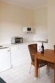 Kitchenette
 - Eltham Gateway Hotel