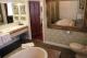 Richmond Room with spa
 - Motel Mayfair on Cavell
