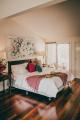 Hillside Spa Villa
 - Araluen Boutique Accommodation