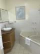 King Corner Spa
 - Bendigo Homestead Motor Inn & Apartments