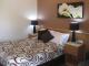 Queen room
 - Tumut Farrington Motel