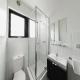Bathroom
 - Comfort Hotel East Melbourne