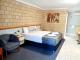 Deluxe Queen Room
 - Jacaranda Country Motel