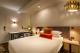 Standard Queen Room
 - Batmans Hill On Collins