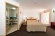 Deluxe Queen room
 - Villa Mirasol Motor Inn